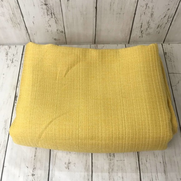 New Noritake colorwave 60”x84” tablecloth - Picture 4 of 6